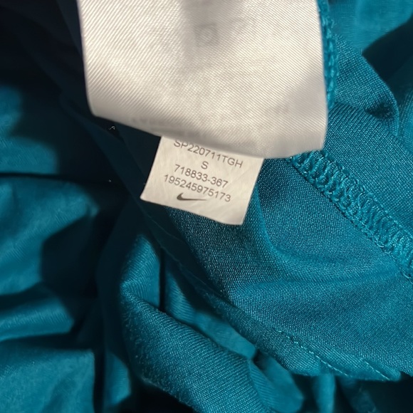 Nike athletic tee - Picture 4 of 4